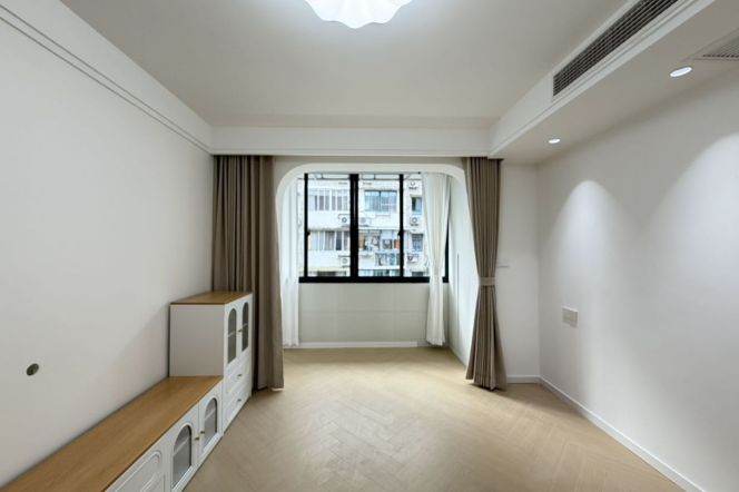 Zhongshan park 1BR 1LR@L2/3/4,central AC/big living room/Brand new