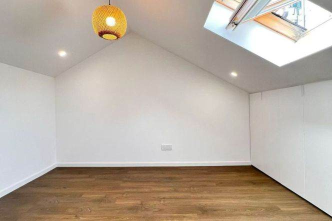 Wutong District, Huaihai Middle Road subway Station, 2-bedroom historical protected building