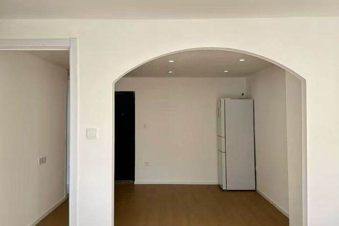 Bright 1br/1lr /balc@south shanxi rd sta 6.2k