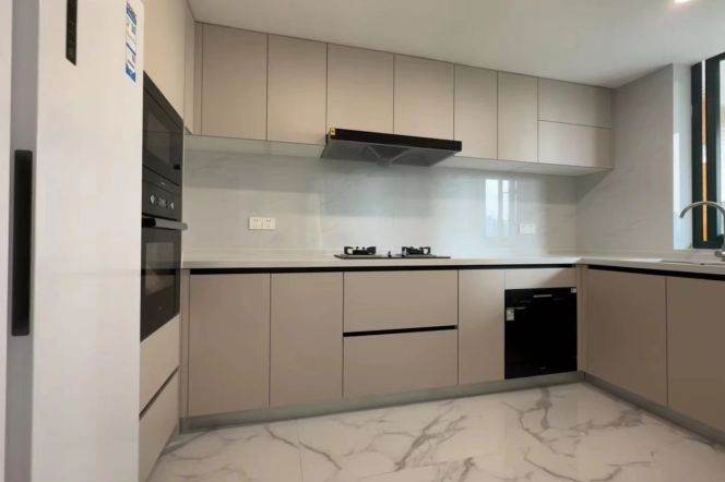 modern 4brs floor heating open balcony in Yanlord Lujiazui IFC Huang pu river