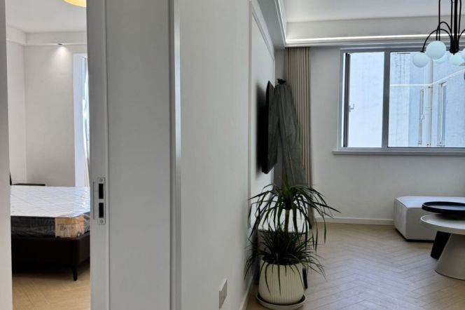 Modern & bright 1br @Jing'an Temple &Wuding rd metro | 23F elevator