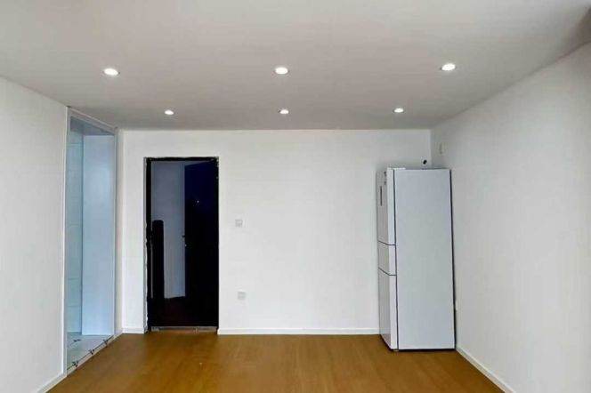 Nice one br with open balcony in IAPM area