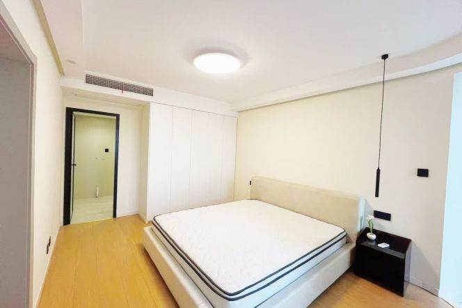 Spacious 3Brs/2Lrs/2Bts apt nr Wuding rd,M2/11/14