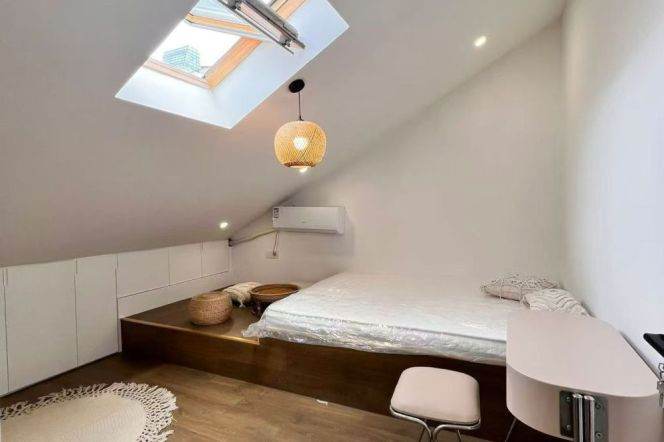 Wutong District, Huaihai Middle Road subway Station, 2-bedroom historical protected building