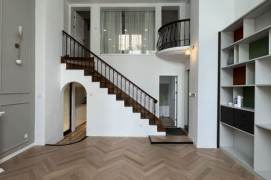 Bright 2brs&2baths with high ceiling near Jing'an Temple