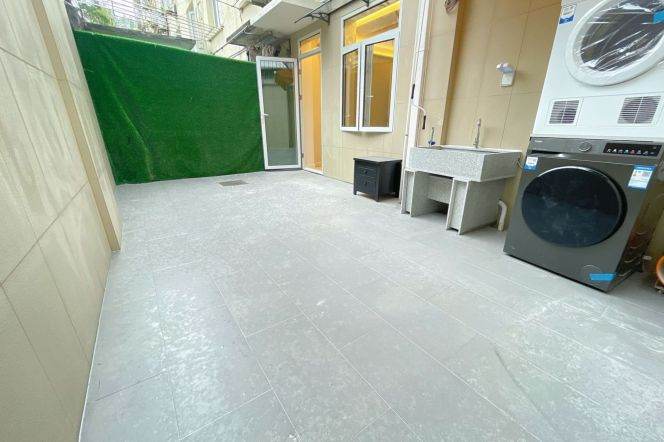 Hongqiao Rd or Jiaotong University Station 1Br with Yard Line3/4/10/11