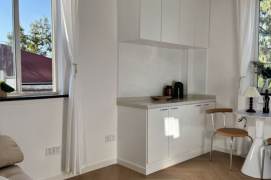 Standard 1Br | Next to Jiangsu Rd & Zhongshan Park | Bright 6.4K