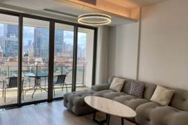 Zero distance from Nanjing West Road subway Station, with floor heating and outdoor balcony
