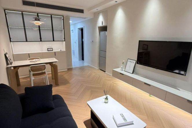 1 br newly renovated Apt&Central AC&open kitchen/Hongqiao rd 