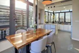 Good lighting 2brs with big terrace on Middle huaihai Road