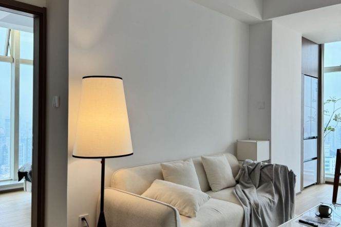 Highrise 1Br  36F | Next to Changshou rd metro L7/13  | Bright + Big window