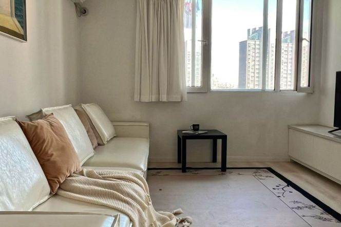 Cozy two Bedrooms elevator Apt with oven near L2/11Jiangsu Rd
