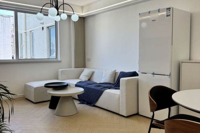 Modern & bright 1br @Jing'an Temple &Wuding rd metro | 23F elevator