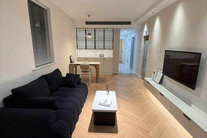 1 br newly renovated Apt&Central AC&open kitchen/Hongqiao rd 