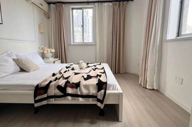 zhongshan park station one bedroom