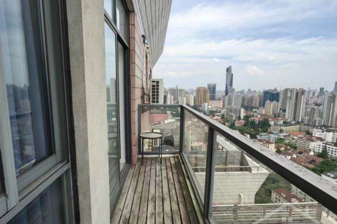Open balcony 1+1 bedrooms Apt +Heating+oven+central AC@Zhongshan Park