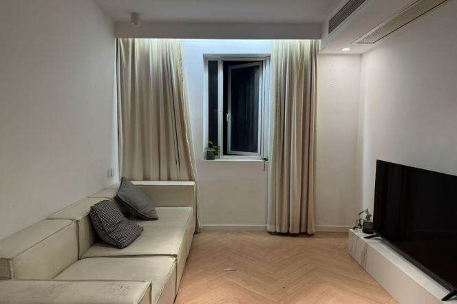 1br2lrs1bath/elevator/Jingan/Yanping rd /large storage