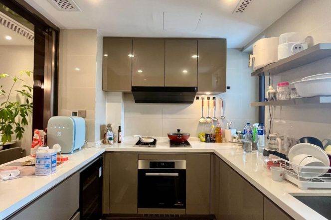 Xuhui Riverside Huangpu River View Room, large horizontal living room, with parking space