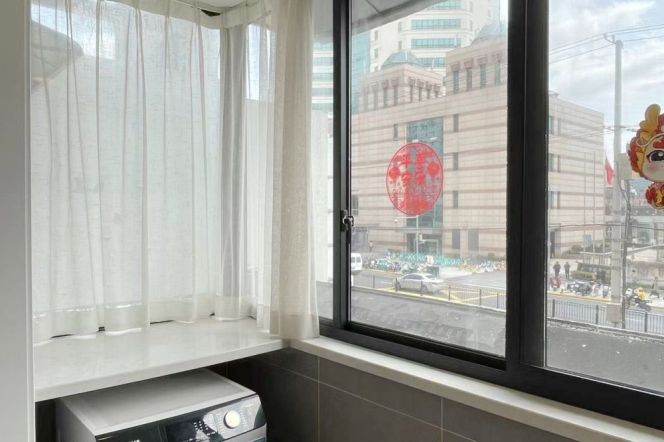 Really Bright&Modern&Spacious 2Bdrs 1Bath Apt+L10/11Jiaotong Uni.+Nice Compound+Elevator