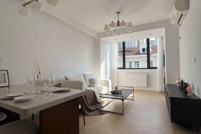 Jiashan rd /Yongjia rd wall heat 1br/2lr/1ba apt wt balcony; L1/10/12