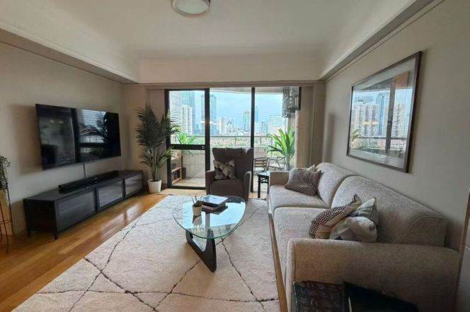 Elevator 2br/1bth apt with balcony@ South shaanxi rd