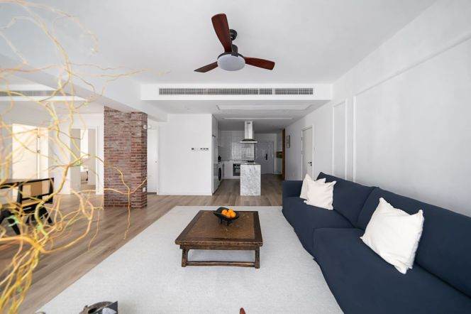 Huge livingroom@3brs&2baths with balcony near Xintiandi