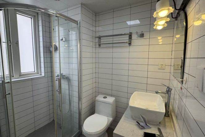 2brs2lrs1bath/bright/elevator/Yanping rd/high floor/new