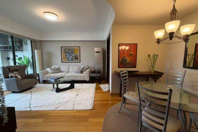 Elevator 2br/1bth apt with balcony@ South shaanxi rd