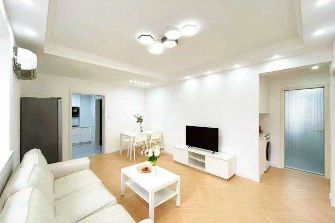 Caoyang rd 2BR 2LR@L11/14/3/4,elevator/bright room/big living room