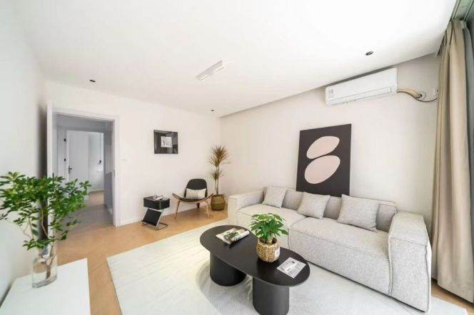 Hengshan Rd, Bright & Spacious 1br,75sqm, elevator, decent  compound 