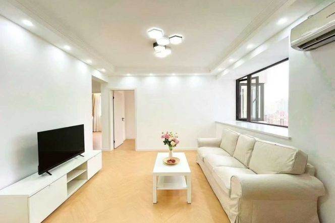 Caoyang rd 2BR 2LR@L11/14/3/4,elevator/bright room/big living room