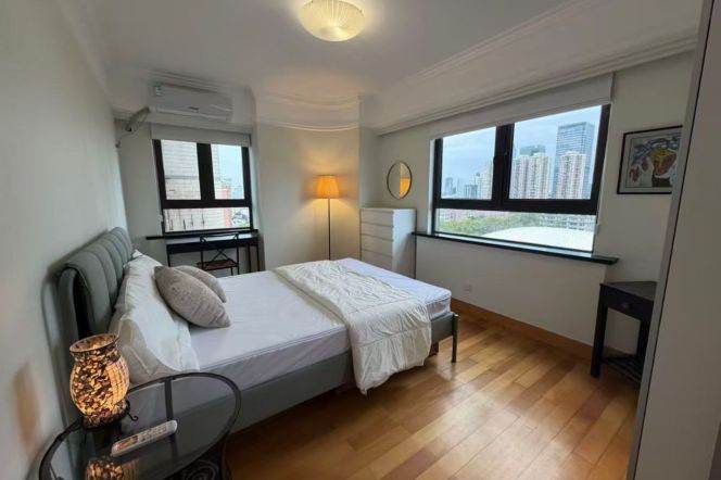 Elevator 2br/1bth apt with balcony@ South shaanxi rd