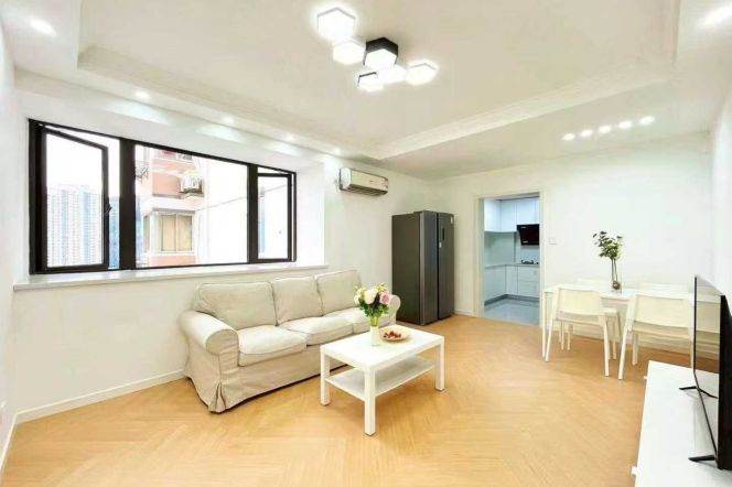 Caoyang rd 2BR 2LR@L11/14/3/4,elevator/bright room/big living room