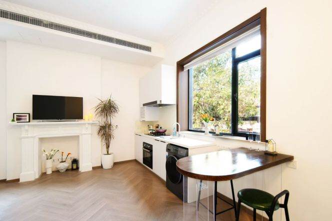 Bright 1br&2baths with balcony on South Shaanxi Road