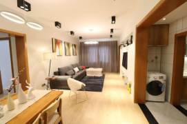 High-rise 2br/2bt Flat close to Jing'an Temple