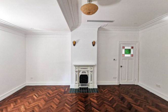 Good lighting 2brs with two balconies near South Shaanxi Road