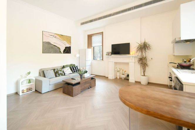 Bright 1br&2baths with balcony on South Shaanxi Road