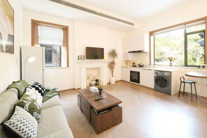 Bright 1br&2baths with balcony on South Shaanxi Road