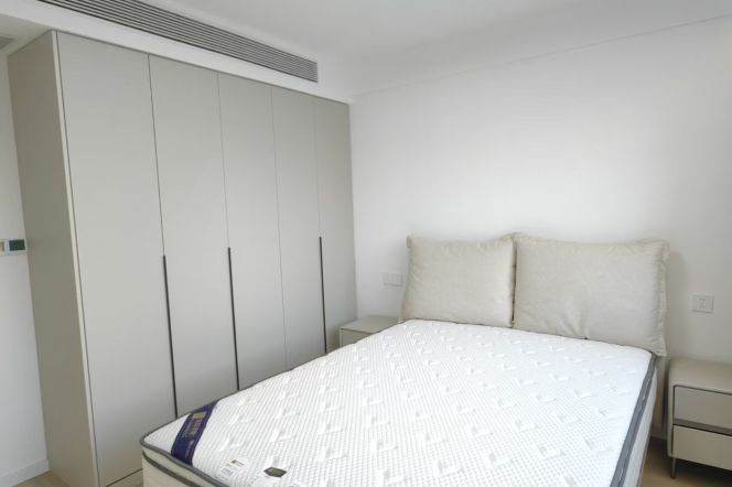 Floor heating 2bedrooms Apt with dishwasher & oven @ Xujiahui CBD