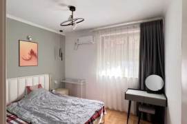 2 brs near L2/L7 jing'an temple station