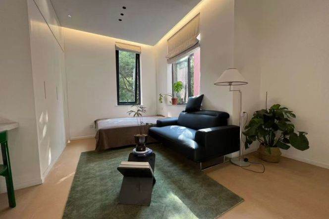 Sunny high ceiling one bedroom Apt+Free Wifi+gym+heating @Changping