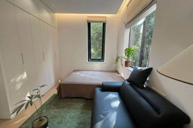 Sunny high ceiling one bedroom Apt+Free Wifi+gym+heating @Changping