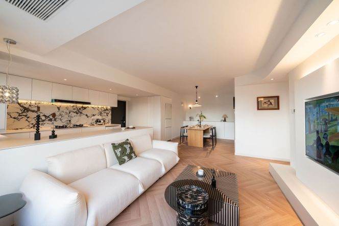 Xuhui spacious and fabulous 2br2bt good compound with 20k