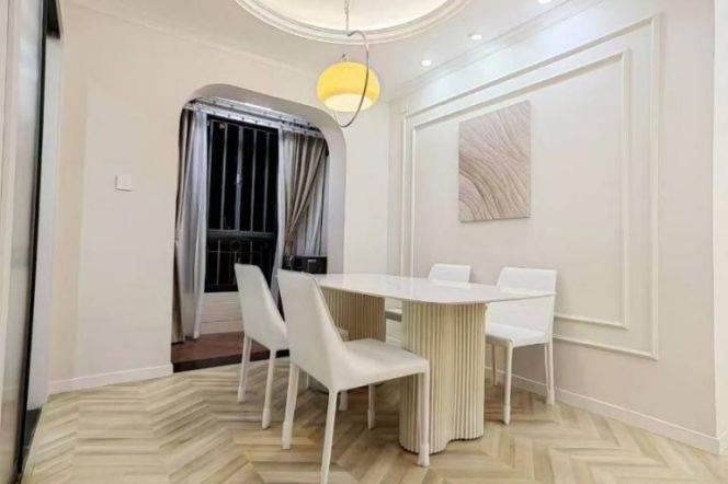 2 br+2 bath 130 sqm modern Apt&gym.Pool/ by Suzhou Creek 14K