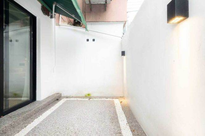  Homey 2br old apt at Changning &Yard     L10/11