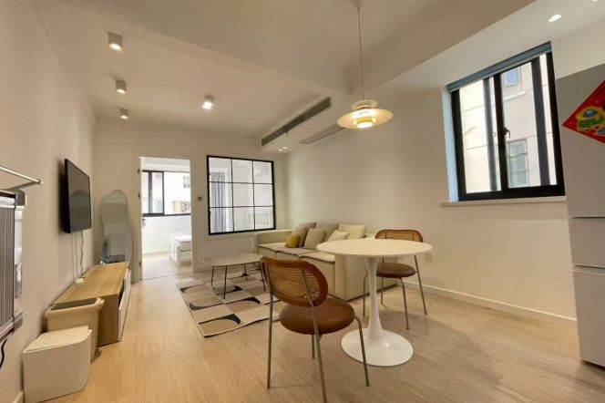 Furnished Large 1br-Zhongshan Park