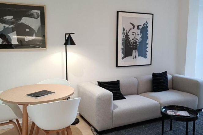 1 br chic Apt&open kitchen/nice compound Wuding rd Jing'an 12K