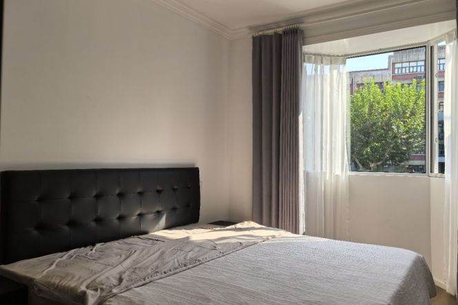 Zhongshan park nice 1br with lift with 10k