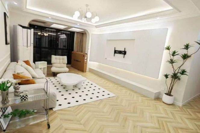 2 br+2 bath 130 sqm modern Apt&gym.Pool/ by Suzhou Creek 14K