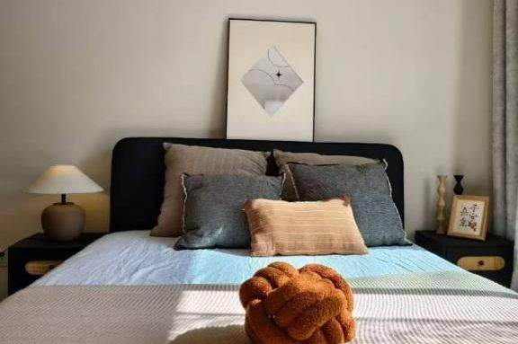 2 br+2 bath newly renovated Apt&elevator/nice compound by Suzhou Creek